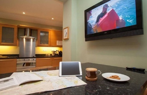 Portinscale House | RiggsideKeswick, Modern, Spacious, Gardens, Parking & Panoramic Mountain Views.