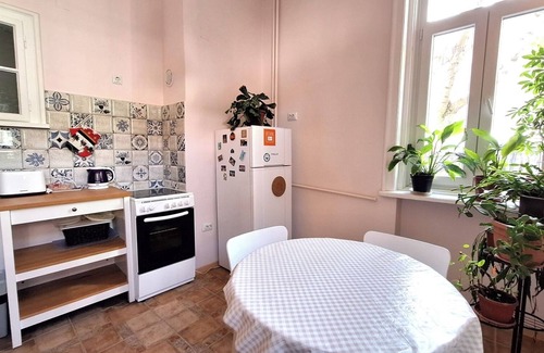 Sofia City Center Apartment | Right in the center of the city! 1st floor 2 bedroom apartment on a quiet street