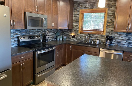 East Kootenay Cottage | Right on Beautiful Baynes Lake. Pet Friendly. A/C