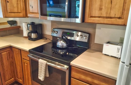 Frisco Condo | Right on Main St. Hot Tub. Close to Marina. Garage