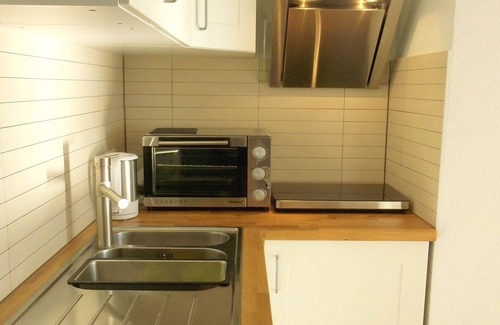Wesenberg Apartment | Right on the lake - plenty of space for family & friends, modern, terrace, boat rental