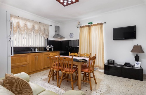 Santa Maria Estate Villa | Ringway Luxurious Private Villa , Large Sun Deck ,BBQ, Private Pool, Gms Rm