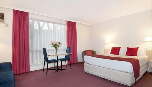 Ringwood Hotel | Ringwood Lake Inn
