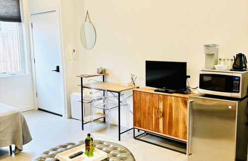 Cole Apartment | RiNo Retreat - Walk to Lightrail