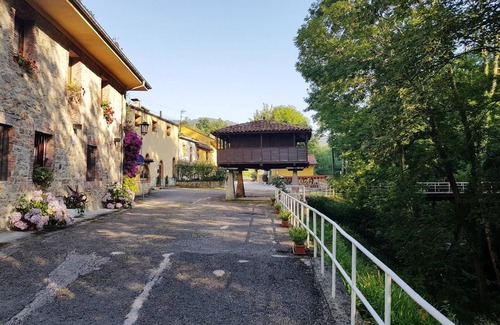 Lloreda Ski Chalet | Rio España Vivienda Vacacional para 10-13 pax