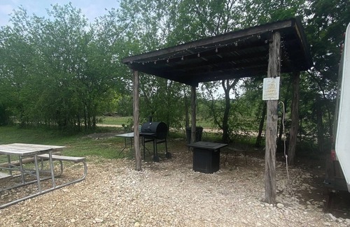 Rio Frio House | RIO FRIO SUNSET GLAMPER-nAFFORDABLE, CLEAN, CLOSE TO GARNER ST. PARK& FRIO RIVER