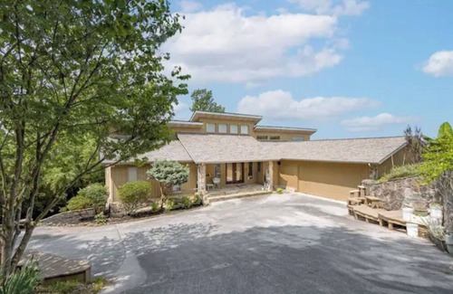 Mount Vernon House | Rio Lakehouse. Sleeps 12!