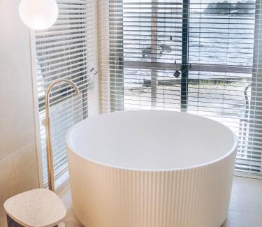Strahan Hotel | Risby Cove Boutique Hotel