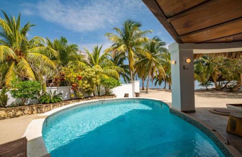Plantation Villa | Rising Moon Villa - 3-Bedroom Beachfront w Pool