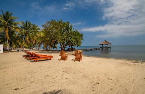 Plantation Villa | Rising Moon Villa - 3-Bedroom Beachfront w Pool