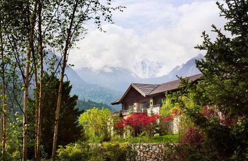 Jiuzhaigou Hotel | Rissai Valley, a Ritz-Carlton Reserve