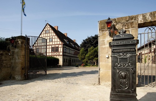 Erlabronn Apartment | Rittmeister FeWo in the historic manor with swimming pool and sauna
