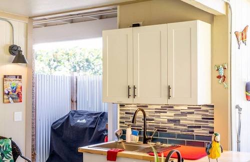 Hilo Apartment | Rivendell Oasis-Peaceful garden setting with private hot tub close to waterfalls