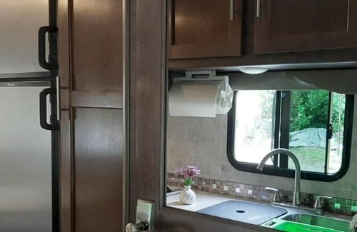 District of North Vancouver Bed & Breakfast | Riverfront Bed and Breakfast
