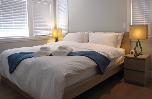 District of North Vancouver Bed & Breakfast | Riverfront Bed and Breakfast