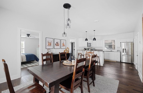 Jeffersonville House | River City Retreat