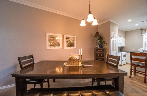 Columbia Way House | River Condo 3 minute walk minutes to river waterfront, restaurants & boardwalk
