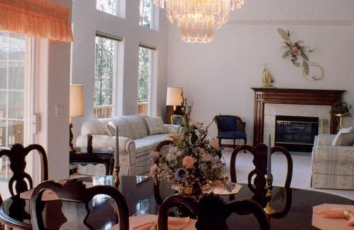 Post Falls Bed & Breakfast | River Cove Elegant Waterfront Bed & Breakfast