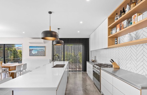 Barwon Heads House | RIver End Resort Vibes!
