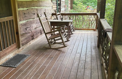 Marietta Cabin | River falls cabin sleeps 6