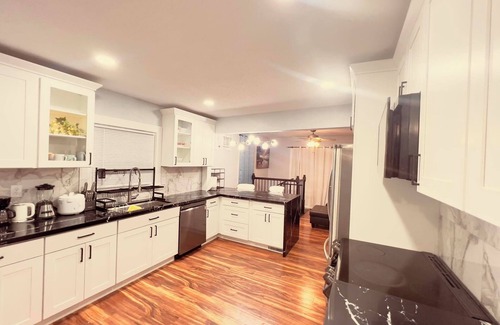 Tukwila Cottage | River-front Cottage house - Salmon Fishing at front door & All other attractions