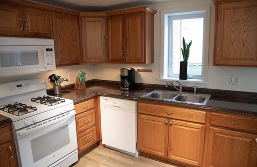 Emlenton House | River Front Cottage with Breathtaking view of Allegheny River