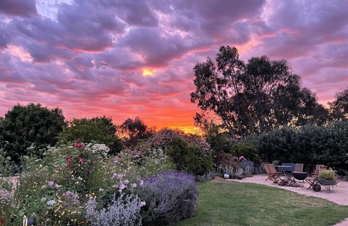 Axedale Bed & Breakfast | River Gardens Axedale Pet Friendly Farmstay B&B