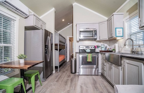 Seguin Cabin | River Getaway/Fishing Dock/Kayaks/Fast Wifi