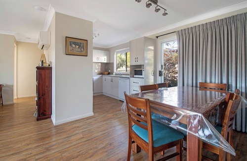 Little River Cottage | River Gum Pet Friendly Cottage