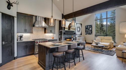 Breckenridge House | River Haus