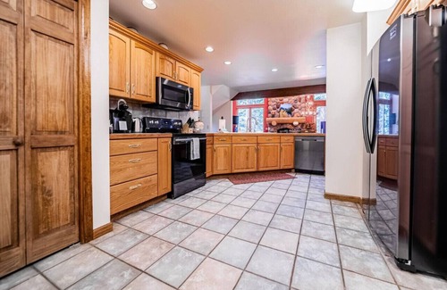 Aspen Brook House | River, Hot Tub, King Beds, Walk Into Nat'l Park