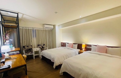 West District Hotel | River Hotel