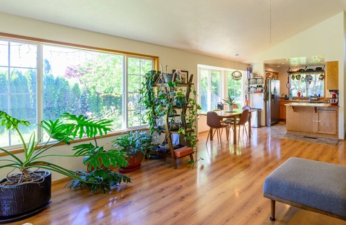 Central Oregon House | River House: country living close to everything!