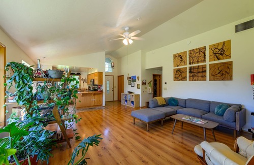 Central Oregon House | River House: country living close to everything!