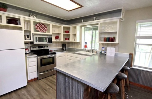 Martindale House | River House | Sleeps 8 | WiFi | San Marcos River