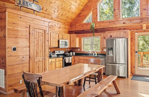 White Haven House | River Lodge-Hot tub-Hiking-River Front