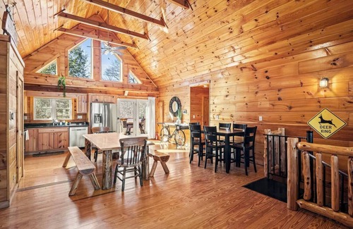 White Haven House | River Lodge-Hot tub-Hiking-River Front