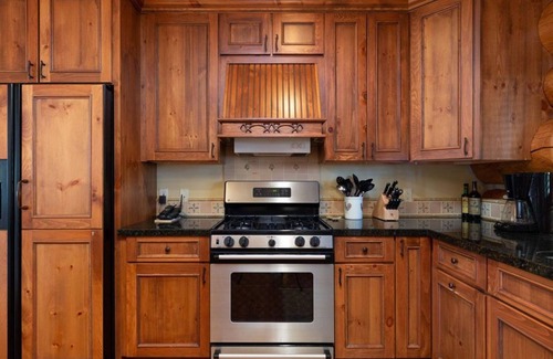 Stanley House | RIVER MAGIC! Riverfront Private Retreat—Fish and Kayak from the Backyard!