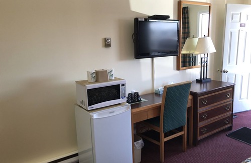 Sturgeon Falls Hotel | River Mist Inn