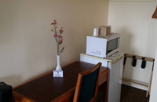 Sturgeon Falls Hotel | River Mist Inn