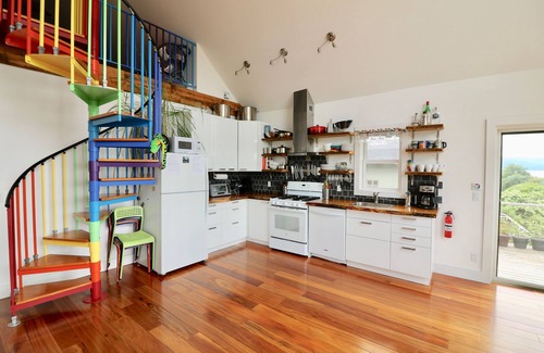 Beacon Apartment | River & Mountain Views from Jacuzzi - near Metro North Train Station