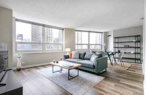 Rush and Division Apartment | River N 2BR w Gym WD nr Magnificent Mile CHI-164