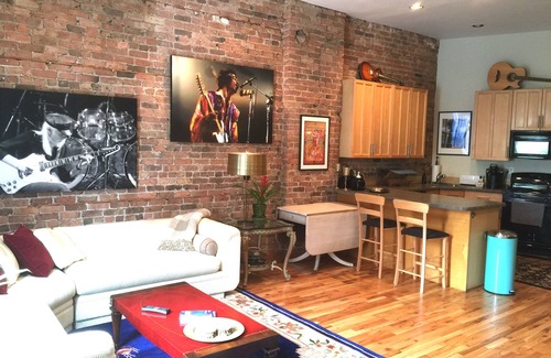 Near North Side Apartment | River North's Rock N' Roll - In The Heart of the City
