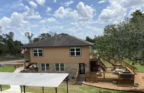 Thomaston House | River Rapids in private backyard 2/1.5 house 65" TV w/ deck /Grill
