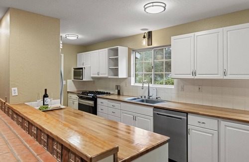 Carmel Valley House | River Retreat: 4B RiverFront Hot Tub 30 Night Min
