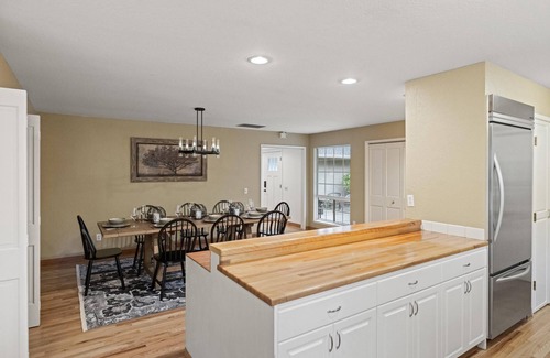 Carmel Valley House | River Retreat: 4B RiverFront Hot Tub 30 Night Min