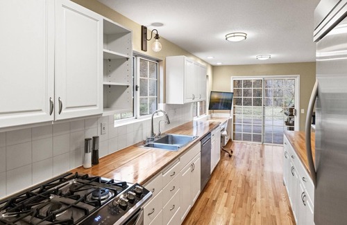 Carmel Valley House | River Retreat: 4B RiverFront Hot Tub 30 Night Min