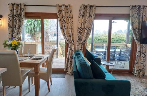Brundall House | River Retreat - Norfolk Broads