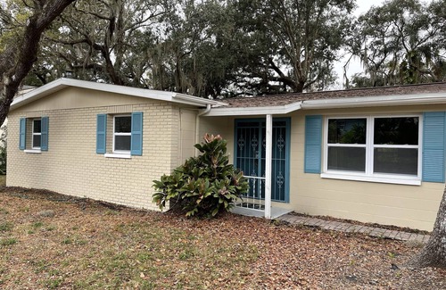 Old Seminole Heights House | River Retreat! Private home on the Hillsborough River in Tampa!