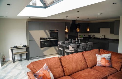 Huntington House | River Retreat - York - Elegant property that sleeps 9 guests in 5 bedrooms